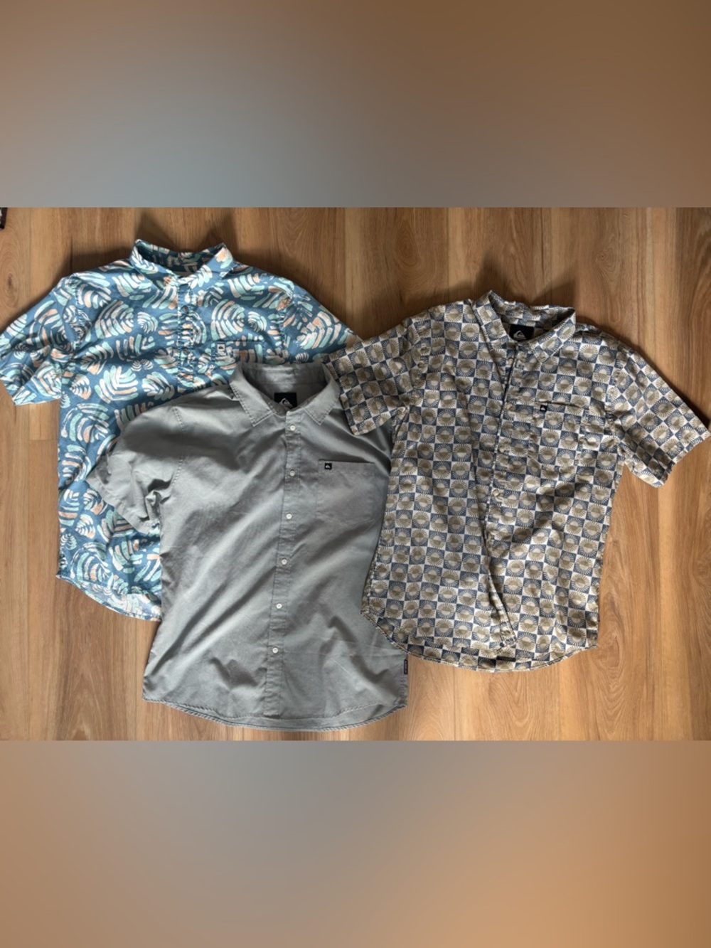 NWOT - Quicksilver
Men’s 3 pack button up